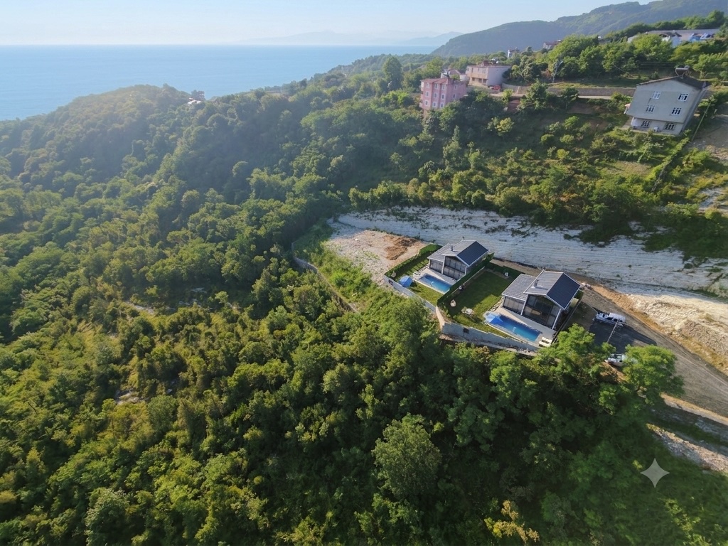 Yason Villa bungalovları, havuz ve deniz manzarası